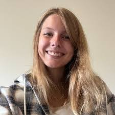 Abigail Blok's Instagram, Twitter & Facebook