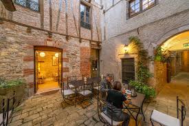 Bastide construite en 1222 par le comte raymond vii de toulouse, haut lieu du catharisme. Hotels Cordes Sur Ciel