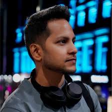 I'm eager to share more details about this news shortly...as such, I'm  teasing it with this Chad & Stacy selfie taken in Dublin! TRICK 3D Ireland  Studio... new announcements soon!! ☘️ ☘️