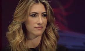 Originaria della provincia di brindisi, in puglia, a 18 anni ha il padre di annalisa chirico era un ex militare, socialista craxiano, e le ha trasferito l'amore per la. Annalisa Chirico Spietata A Un Giorno Da Pecora Sono Single Ma Vado A Letto Solo Con Gli Italiani Libero Quotidiano