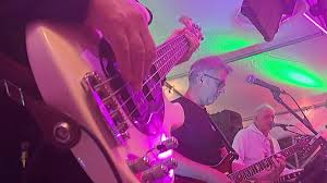 Extraits de notre concert au FRANCS BUVEURS , samedi dernier 😉 Un grand  Merci &agrave; notre Coco pour les vid&eacute;os 😀#francsbuveurs | Association de  Malfaiteurs | Facebook