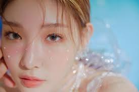 Why K Pop Star Chung Ha Washes Her Face Three Times Every Night Pop Makeup Kpop Girl Groups Makeup Looks