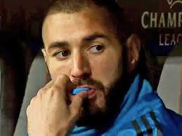 Premier league footballers are turning to a banned stimulant with links to cancer to give them the edge over their rivals, it's claimed.snus. Benzema Erwischt Darum Pumpen Sich Fussballer Mit Snus Voll