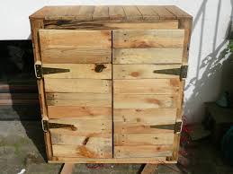 Upcycled Pallet Dresser 1001 Pallets Pallet Dresser Wooden Pallet Crafts Painting Wooden Furniture
