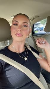 Stacy Theriot's Instagram, Twitter & Facebook