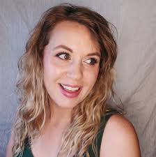 Who can cut curly hair in Santa Barbara?