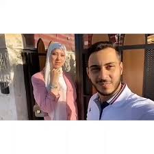 السفارة المصرية في الأردن هى الممثل الدبلوماسي لجمهورية مصر العربية في المملكة الأردنية الهاشمية، واليوم سنتحدث معكم عن أدوات التواصل مع السفارة، مثل أرقام هاتف وفاكس السفارة، ومواعيد عمل السفارة، بالإضافة إلى عنوان السفارة موضحاً على الخرائط. ÙˆÙ„ÙŠØ¯ Ù…Ù‚Ø¯Ø§Ø¯ Ù†Ø¬Ù… Ø·ÙŠÙˆØ± Ø§Ù„Ø¬Ù†Ø© ÙŠØ³ØªØ¹Ø¯ Ù„Ø²ÙØ§ÙÙ‡ ÙˆÙŠØ³ØªØ¹Ø±Ø¶ Ù…Ù†Ø²Ù„Ù‡ Ù„ÙŠØ§Ù„ÙŠÙ†Ø§