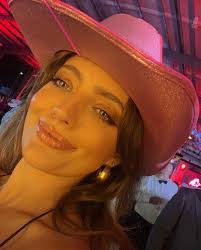 Jessica Knuth's Instagram, Twitter & Facebook