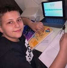 Schweizer Schüler zeigen ihre Homeschool-Werke