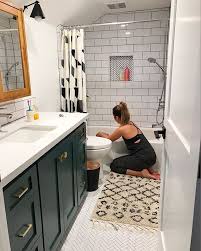 Kids Modern Bathroom Clean White Bright Bathroom Decor Idea For Bathroom Remodel Modern Kids Bathroom Bathrooms Remodel Bathroom Kids