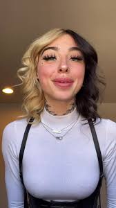 u got a boyfriend i bet he doesn’t kiss ya, MWAH! 🖤✨ this audio coming  back is powerful, ps stop staring :b . #fyp #foryou #foryoupage