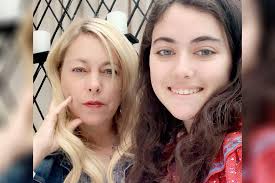 Sutton Stracke Drops Daughter Porter Off at College: Photo