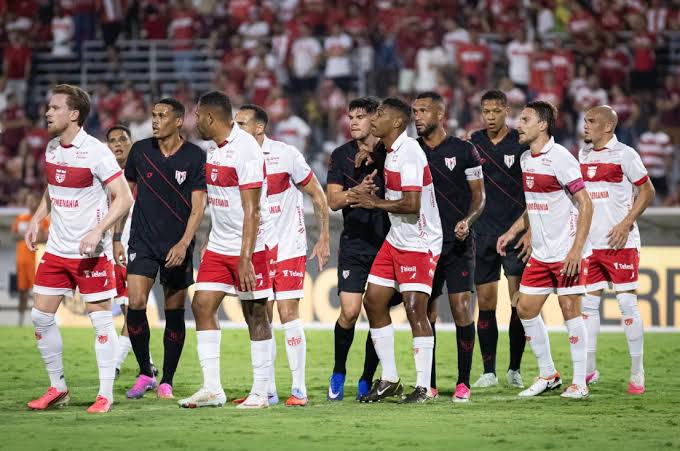 CRB supera o Atl&eacute;tico-GO em confronto direto e cola no G-6 da S&eacute;rie B