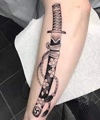 Bewerten Sie Dieses Samurai Schwert Tattoo 1 Bis 100 Sword Tattoos For Women Sword Tattoo Tattoos