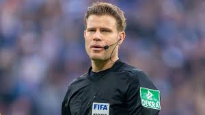 Diese seite liefert eine übersicht über alle einsätze des schiedsrichters dr. Brych Gibt Fehler Zu Videoassistent Entscheidet Topspiel