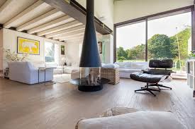 Not only is he the most successful salesman at the maserati dealership in nice but he has had a steady (and hot) relationship with hélène,his girlfriend, who is beginning to contemplate marriage. Casavecia Villa In Italien Contemporary Living Room Venice By Eat That Mint Interieurfotografie Houzz Au