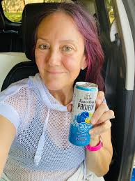 This airport is SO BUSY!! Also super efficient, got here 2hrs ahead of  flight and through TSA checkpoint in less than 30 min! 😳 Plane boards in  19min, grabbed some Garrett's Popcorn