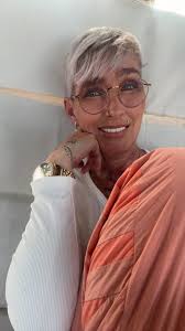 Ich mach es mir jetzt gemütlich 🍷 Wünsche euch einen wundervollen Start  ins Wochenende 🌻