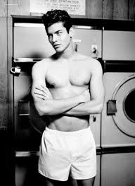 Nick kamen, che era nato nell'essex con il nome di ivor neville kamen, raggiunse la notorietà a da allora un sostanziale silenzio interrotto oggi dalla notizia della sua morte. Nick Kamen Come Era E Come E Curiosando Anni 90