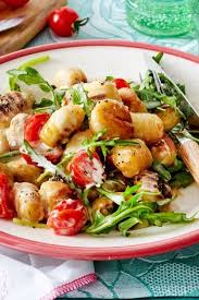Gnocchi Mit Tomaten Kasesosse Und Rucola Rezept Lecker Rucola Rezepte Gnocchi Mit Tomatensauce Rezepte