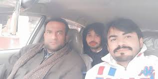 Man behind the screen supports all players