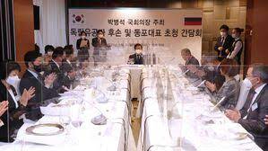 (자막) 아버지는 독립운동을 주도했다 일본군을 한 명이라도 살해한다면 독립운동에 큰 힘을 실어 줄 수 있을 것으로 생각했다. êµ­íšŒì˜ìž¥ ë…ë¦½ìš´ë™ê°€ ì´ìœ„ì¢… ìµœìž¬í˜• í›„ì† ë§Œë‚¨ í¬ìƒ í—Œì‹  ê¸°ì–µ Sbs ë‰´ìŠ¤