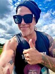 Thank you all who took the time to support and Vote 🙂 This makes 10 years  in a row ❤️🏭 Feel free to visit my website and use the code KVH30 for