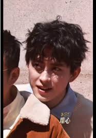 18.03.25 tiếp tục quay show "Chú mèo trong hộp". A! vẫn mái tóc xoăn đáng  iu này, chúc bảo bảo quay show vui vẻ 🥰 #ngaothuybang #aoruipeng  #ngaothuybang💞 #ngaothuybang_aoruipeng_敖瑞鹏