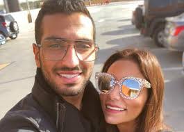 وفتحت سارة الطباخ النار على المنتجين الفنيين بسبب تعاملهم مع الفنان محمد الشرنوبي دون الرجوع إلى شركتها التي تمتلك عقد احتكار وإدارة أعمال الفنان الشاب. Ø§Ù„Ø­ÙƒÙ… Ø¨Ø­Ø¨Ø³ Ø³Ø§Ø±Ø© Ø§Ù„Ø·Ø¨Ø§Ø® Ø¹Ø§Ù…ÙŠÙ† Ø¨ØªÙ‡Ù…Ø© Ø®ÙŠØ§Ù†Ø© Ø£Ù…Ø§Ù†Ø© Ù…Ø­Ù…Ø¯ Ø§Ù„Ø´Ø±Ù†ÙˆØ¨ÙŠ Ø®Ø¨Ø± ÙÙŠ Ø§Ù„ÙÙ†