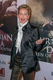 한국낚시채널 ftv의 두 번째 낚시드라마 '조미료'의 장면에서 나왔다. ìƒ¤ë¡ ìŠ¤í†¤ ì´í‹€ì „ ê³µì‹ì„ìƒ ë„¤ëª¨íŒ