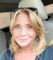 The good ol car selfie 😂 haven't done one in a while but when I saw my  lashes I figured I better!! Y'all GET YOU SOME LASH BOOST! I don't know  about