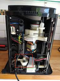 Cela fait que la machine ne chauffe que la quantité d'eau requise pour votre prochaine portion de café, ce qui réduit considérablement le temps de chauffe. Delonghi Magnifica Pump Stops After 10 Seconds With Fault Lights Coffee Stack Exchange