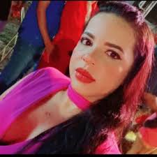 Elaine Constantino's Instagram, Twitter & Facebook