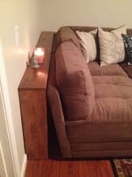 Das Brett Hinter Dem Sofa Haben Wir Schon Aber Wir Sollten Es Wie Hier Vorne Schliessen Wohnen Sofa Tisch Wohnung