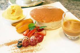 ロイヤルパークホテル のロビーラウンジ フォンテーヌ 食べ物のアイデア スフレパンケーキ シェフ