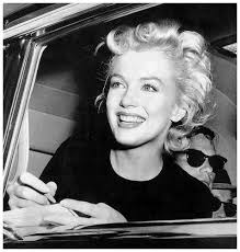 Melina Arce's Instagram, Twitter & Facebook