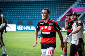 Lille entra na briga por Ryan Roberto, e Flamengo dá ok para valores; veja