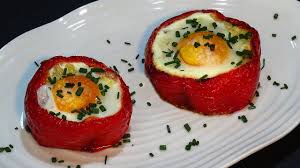 Una idea que funciona tanto si quieres sorprender a tus invitados como si. Receta Pimiento Relleno De Patata Bacon O Beicon Y Huevo Recetas De Cocina Paso A Paso Youtube