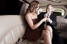 The younger recipient (usually female or a bottom) of interest from a sugar daddy or sugar mama, especially financial and romantic in an intergenerational relationship. Di Balik Topeng Hedonisme Sosial Media Sugar Daddy Dan Sugar Baby
