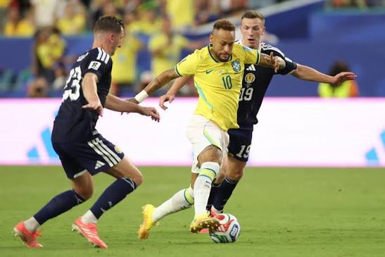 En el debut de Neymar, Brasil goleó a Escocia y se clasificó primera en el  Grupo E | El Gráfico
