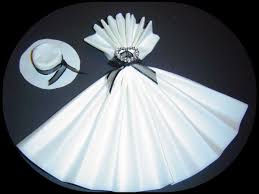 Serviette La Robe De Marylin Le Blog De Brigitte Napkin Folding Creative Napkins Cloth Napkin Folding