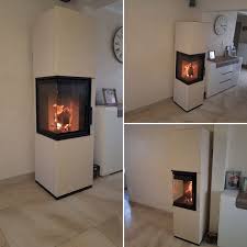 Der Kachel Kaminofen Harmony In Glasurfarbe Elfenbein Von Der Firma Hein Keramik Fugt Sich Hier Harmonisch In Die Einrichtung Kamin Kaminofen Ofen