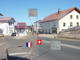 Italia y suiza cerrarán la jornada dos del grupo a en un partido. Dormir Con La Cabeza En Suiza Y Los Pies En Francia El Hotel En Dos Paises Fronteras