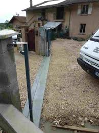 Realisation D Un Seuil De Portail Coulissant Portail Coulissant Porte Moderne Et Portail