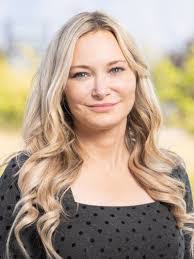 Erika Summers's Instagram, Twitter & Facebook