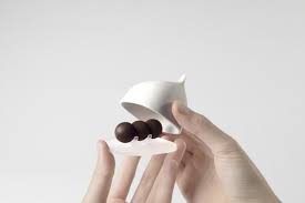 La Designer Jisun Kim Est A L Origine De Future Chocolate Un Projet De Chocolats A Base D Insectes Journal Du Design Comment Faire Du Chocolat Chocolat Insectes