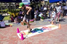 ¿quieres enseñar a tu hijo cómo se juega al escondite, a saltar la comba o al juego del pañuelo? 10 Juegos Tradicionales De Costa Rica Jambocr Aprendizaje De Ayuda A La Comunidad Siempre Listos