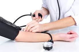 Conform specialistilor americani, incepand cu varsta de 20 de ani, daca tensiunea arteriala este mai mica de 120/80 mm hg, ar trebui sa iti iei. Tensiunea ArterialÄƒ In FuncÈ›ie De VarstÄƒ Simptomele Hipertensiunii È™i Hipotensiunii Click