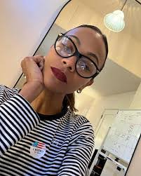 Angela Newlin's Instagram, Twitter & Facebook