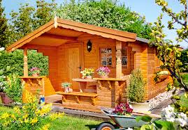 Die verschiedenen modelle aus holz vereinen ein hohes maß an stabilität mit einem entsprechend überzeugenden qualitätsanspruch und lassen sich super in unterschiedliche gärten integrieren. Gartenhaus R 5